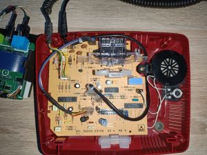 Bild des Telefons mit ausgebautem Tastenfeld.jpg