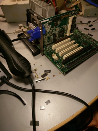 Lötroulette PC, ausgelötete Bauteile