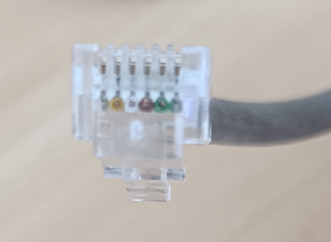 RJ11 Stecker Frontansicht.png