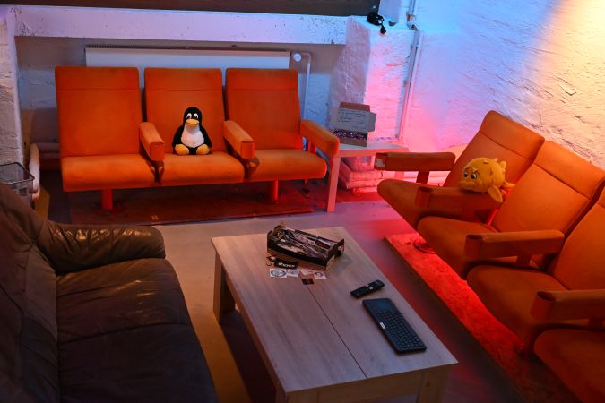 K4CG 2025 Loungbereich mit Gästen.jpeg